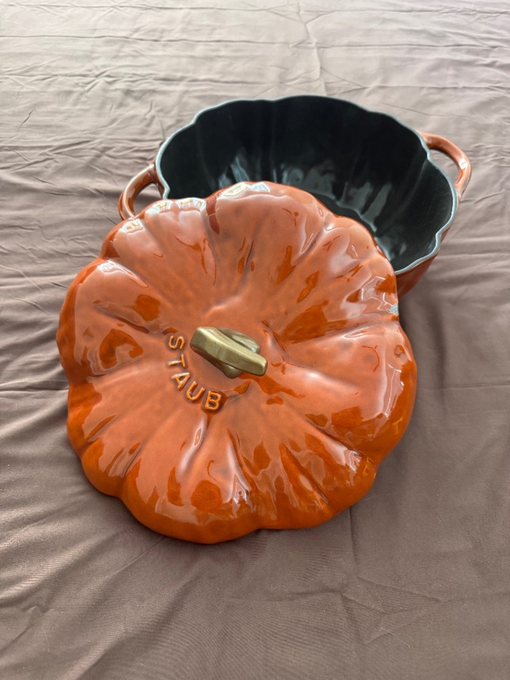 New-STAUB Enameled Cast Iron Pumpkin Cocotte Citrouille 3.5 Qt Dutch Oven France